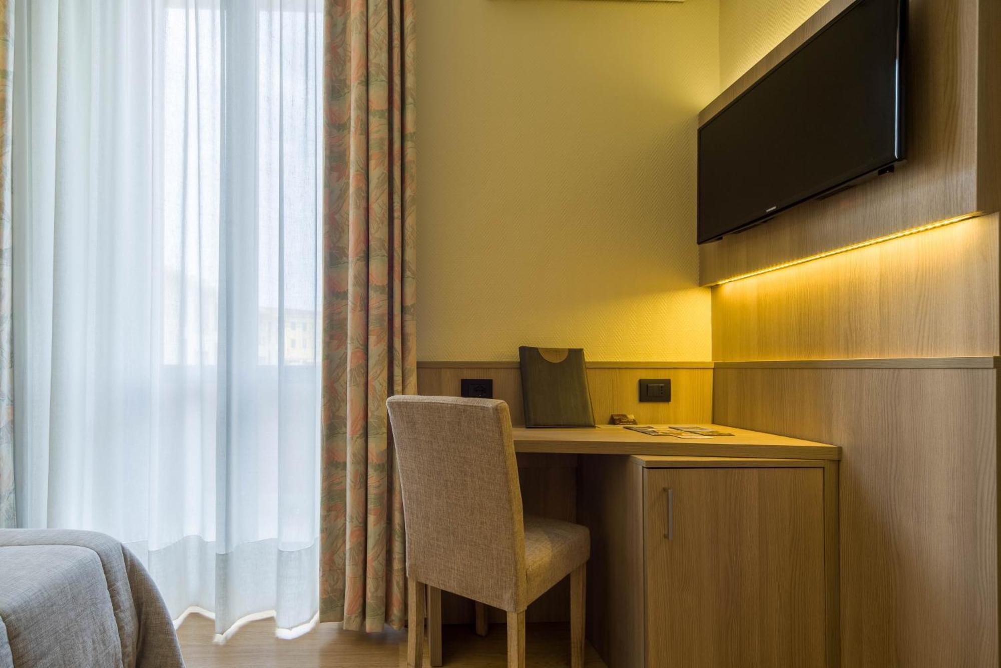 Hotel Est Piombino Buitenkant foto