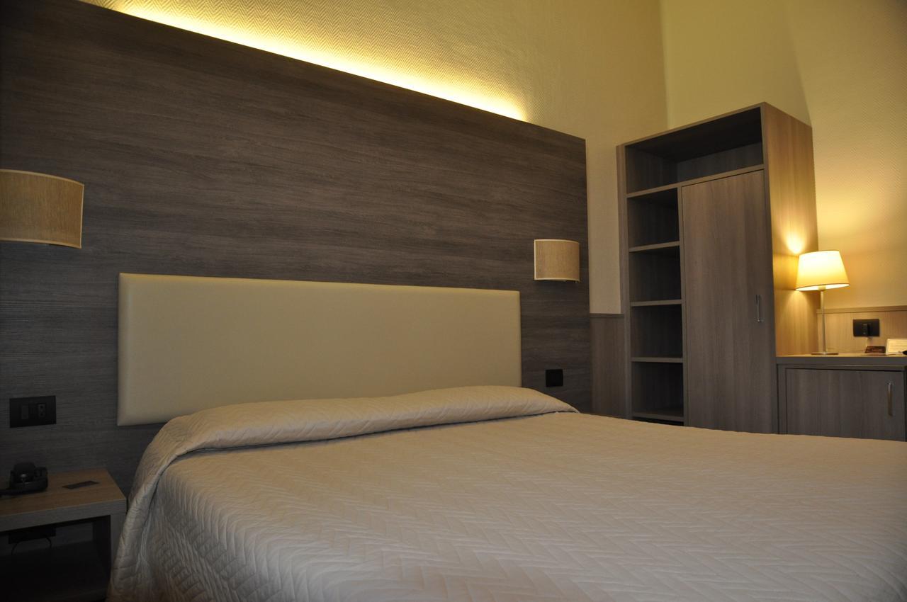 Hotel Est Piombino Buitenkant foto