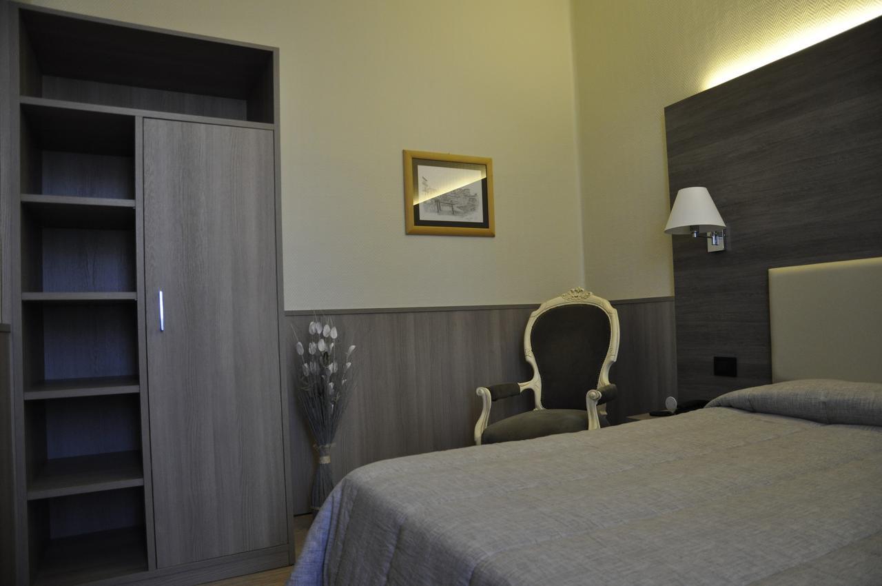 Hotel Est Piombino Buitenkant foto