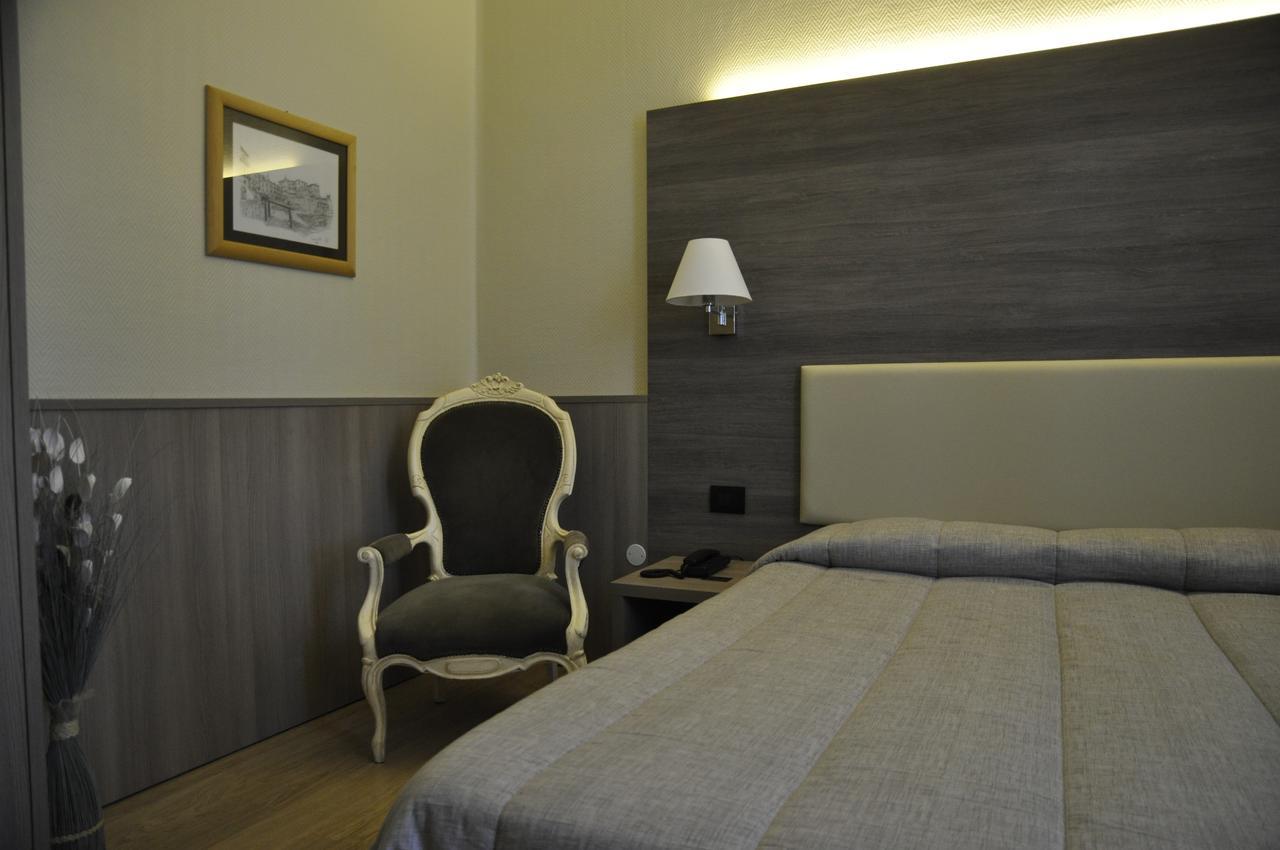 Hotel Est Piombino Buitenkant foto